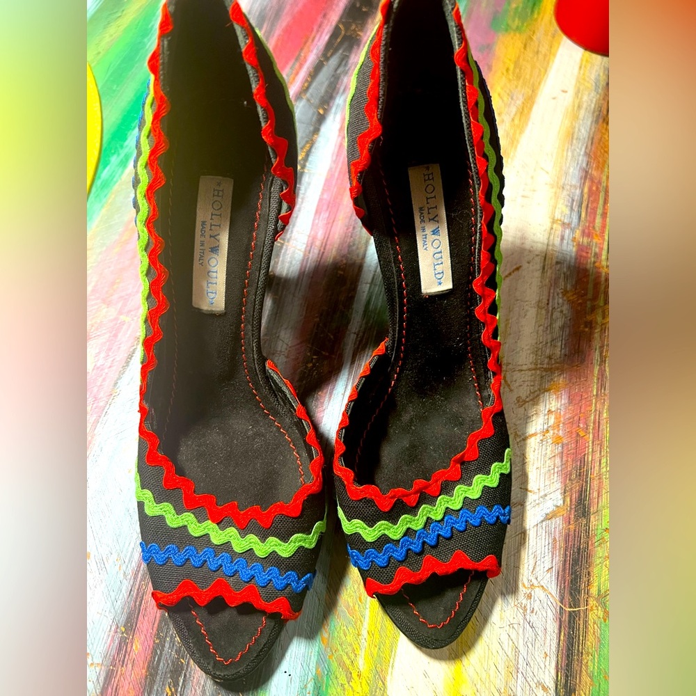 Hollywould made in Italy Black Heels with Colorful Zigzag Trim vintage size 6.5